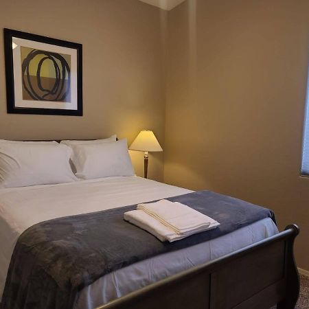 Phoenix II Minutes To Airport And Downtown Екстериор снимка