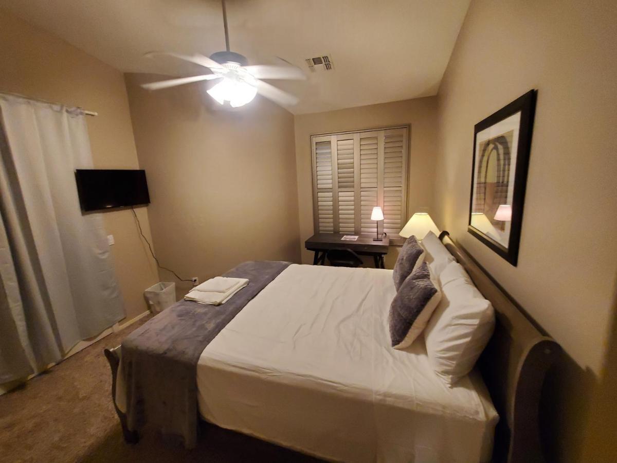 Phoenix II Minutes To Airport And Downtown Екстериор снимка