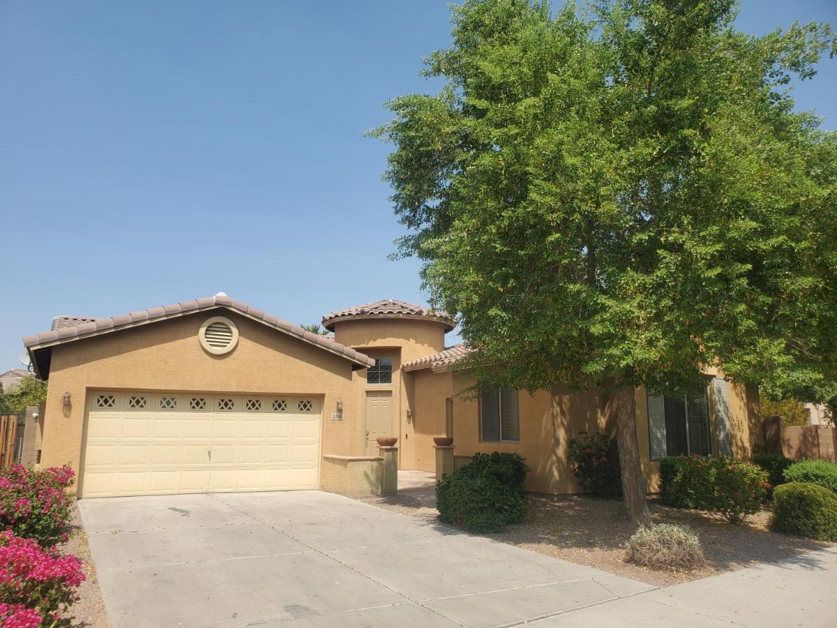 Phoenix II Minutes To Airport And Downtown Екстериор снимка