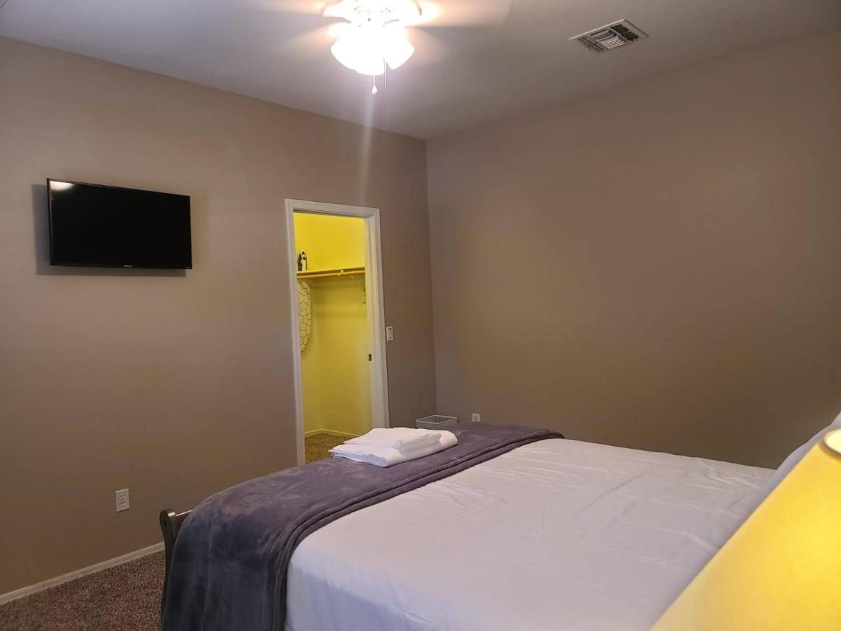 Phoenix II Minutes To Airport And Downtown Екстериор снимка