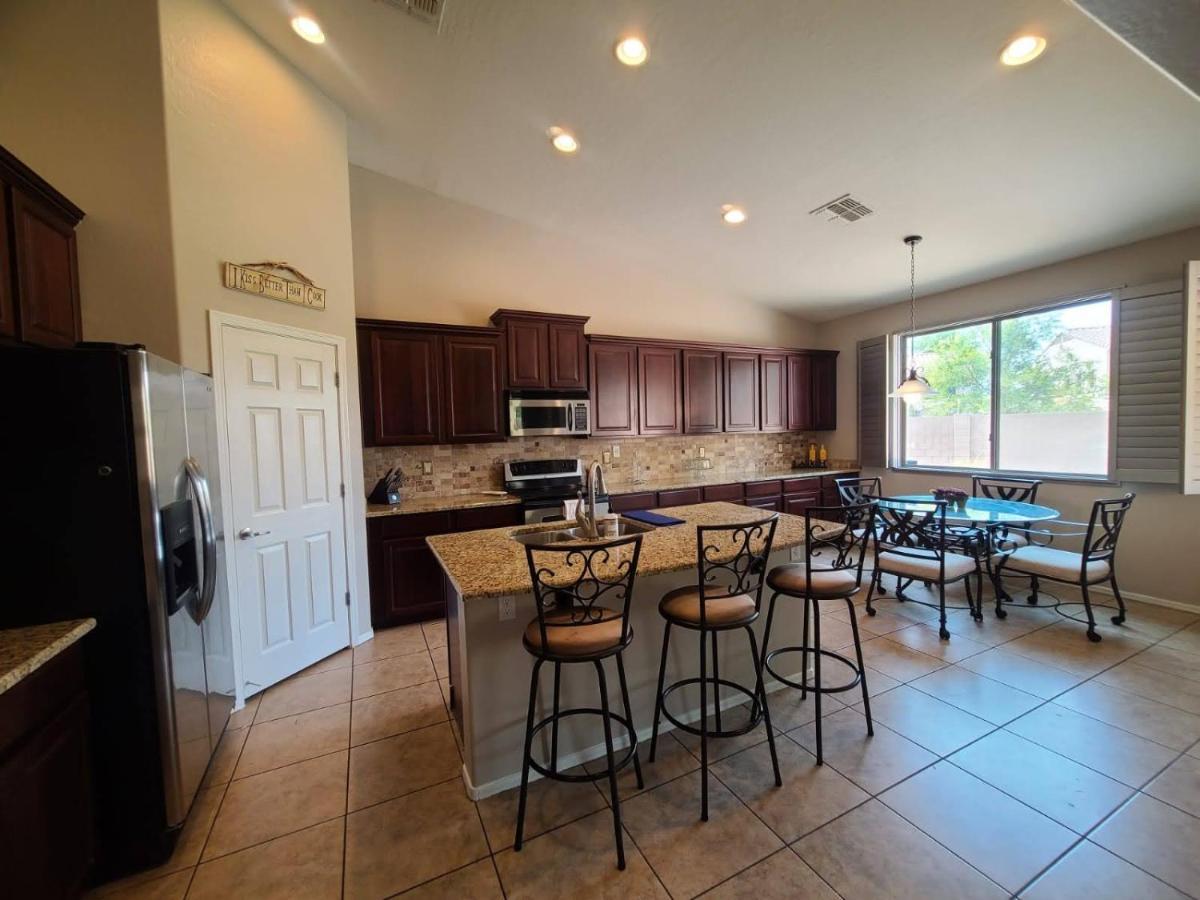 Phoenix II Minutes To Airport And Downtown Екстериор снимка