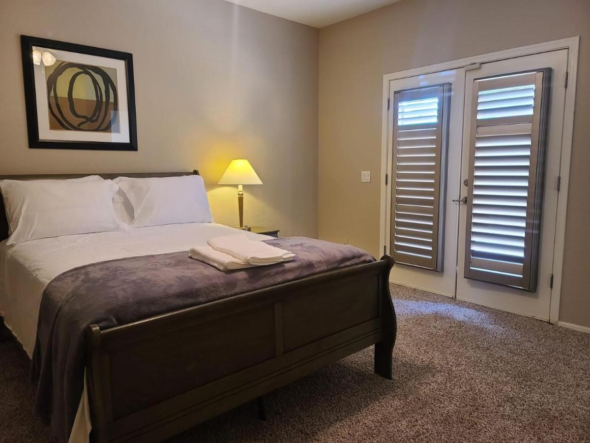 Phoenix II Minutes To Airport And Downtown Екстериор снимка