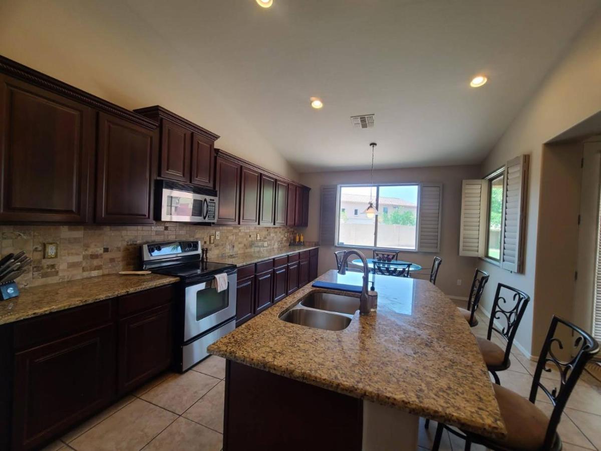 Phoenix II Minutes To Airport And Downtown Екстериор снимка