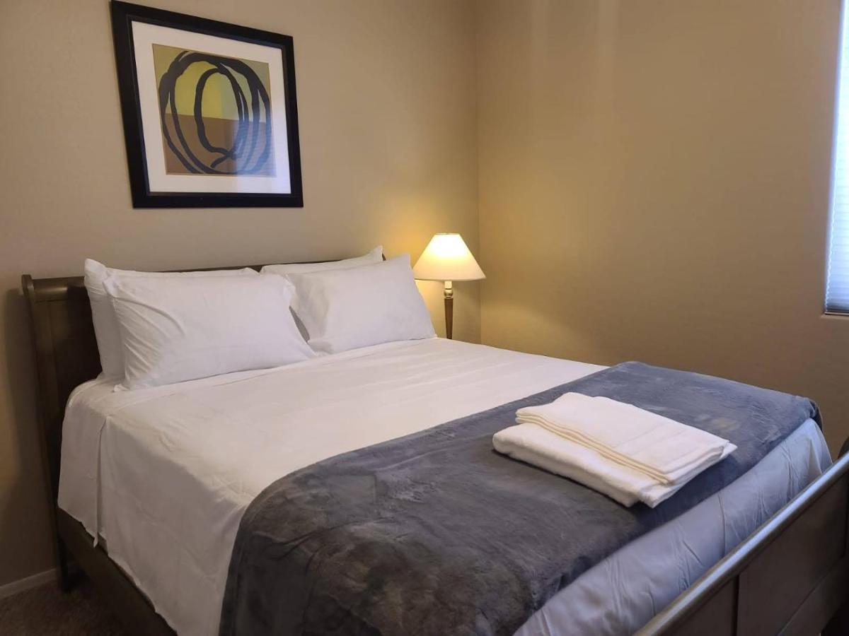 Phoenix II Minutes To Airport And Downtown Екстериор снимка