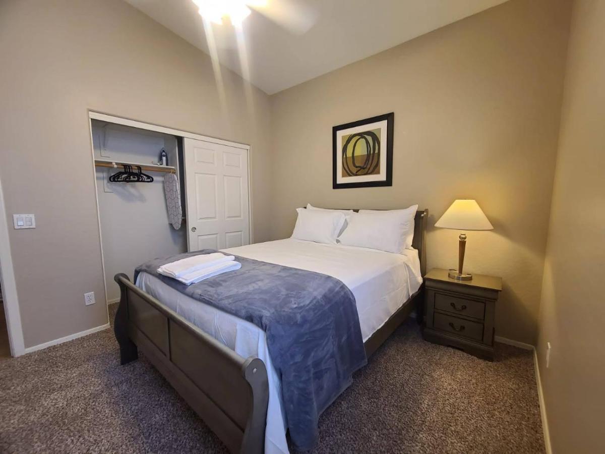Phoenix II Minutes To Airport And Downtown Екстериор снимка