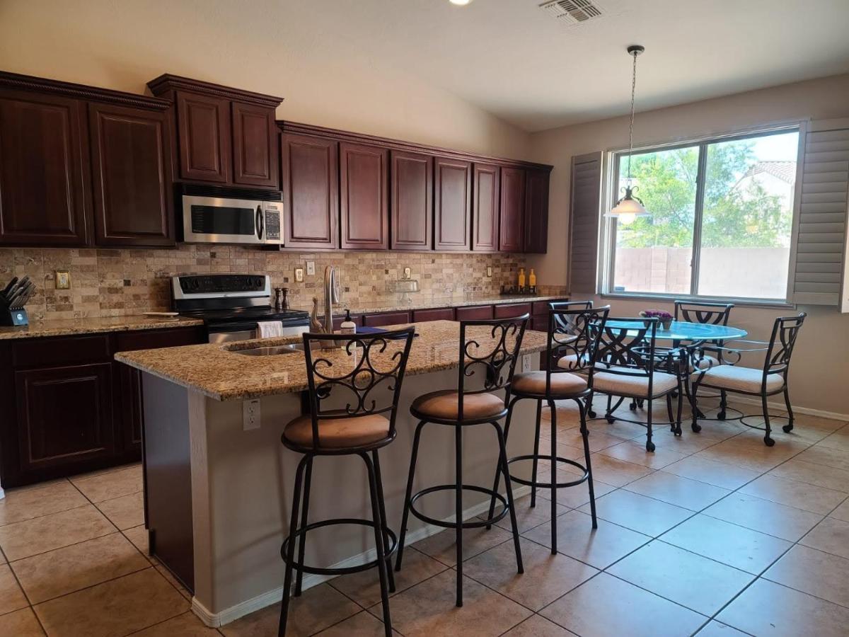 Phoenix II Minutes To Airport And Downtown Екстериор снимка