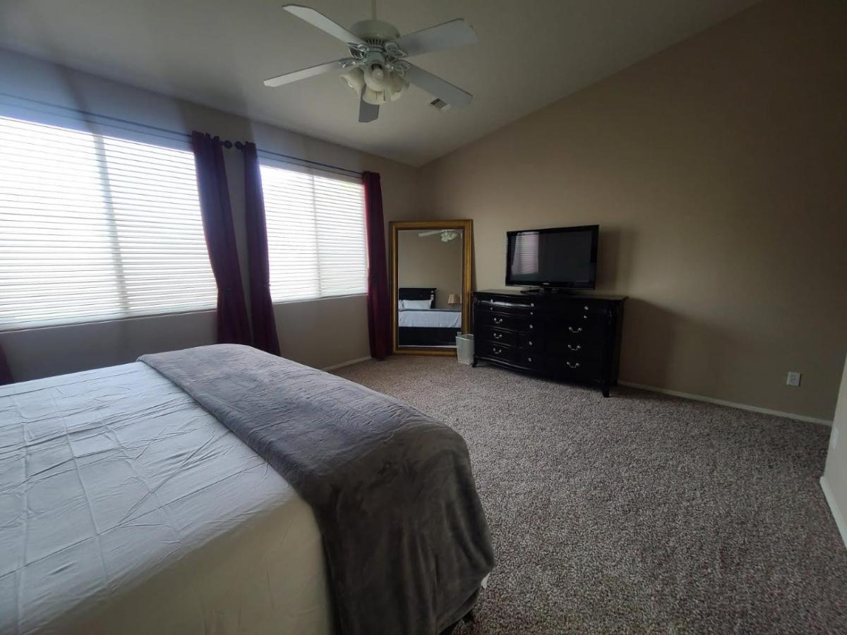 Phoenix II Minutes To Airport And Downtown Екстериор снимка