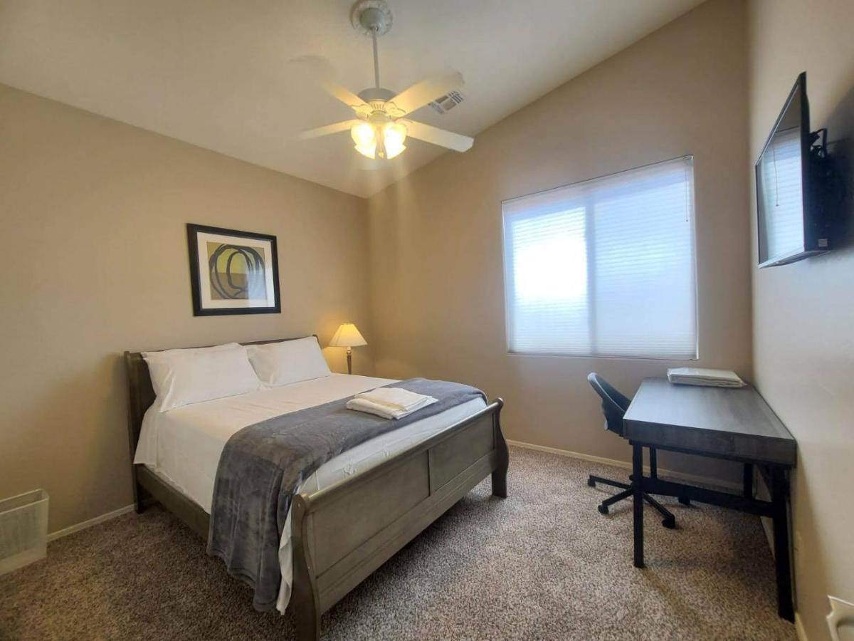 Phoenix II Minutes To Airport And Downtown Екстериор снимка