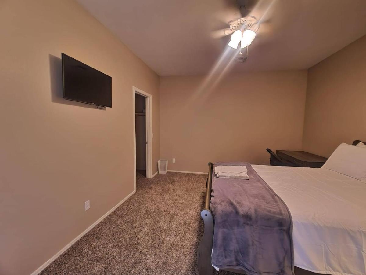 Phoenix II Minutes To Airport And Downtown Екстериор снимка