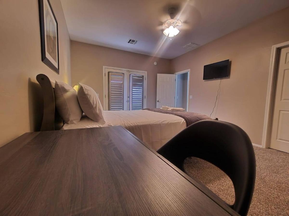 Phoenix II Minutes To Airport And Downtown Екстериор снимка