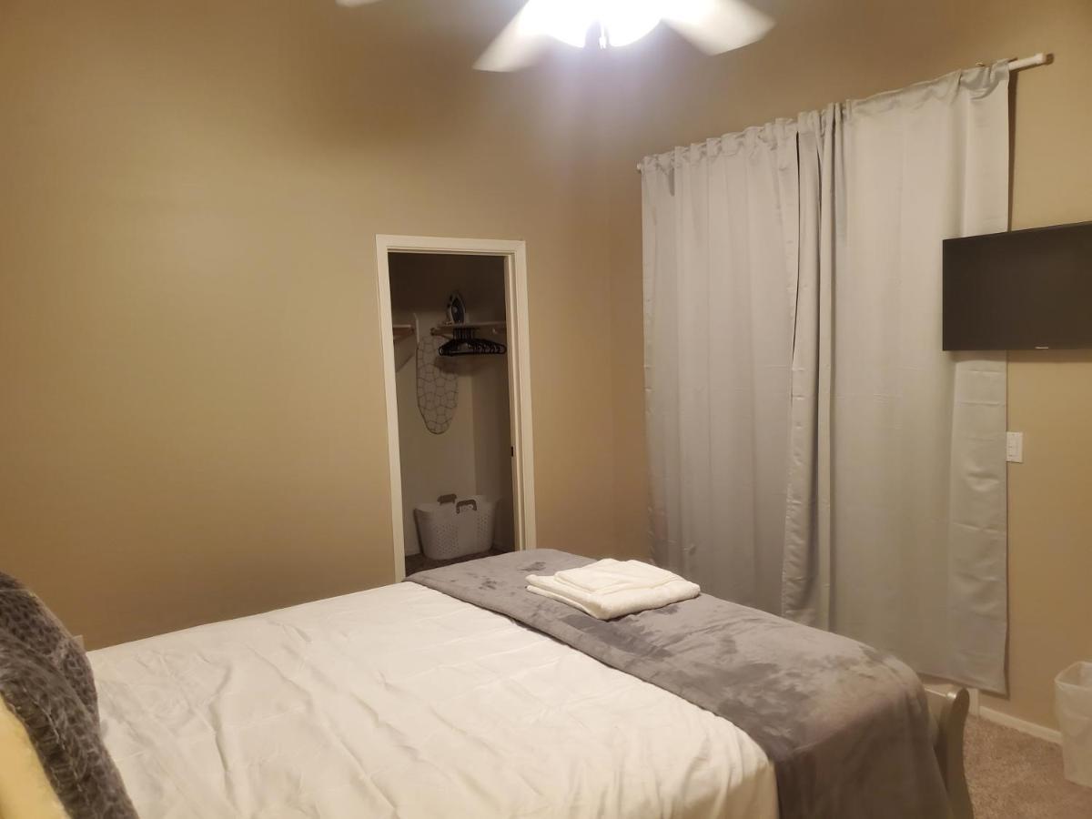 Phoenix II Minutes To Airport And Downtown Екстериор снимка